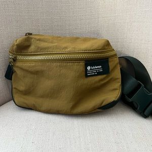 Lululemon Clean Lines Belt Bag 2L